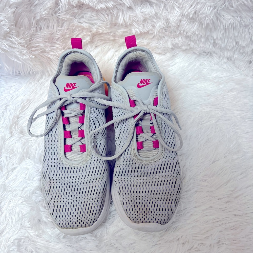 Nike tennis shoes